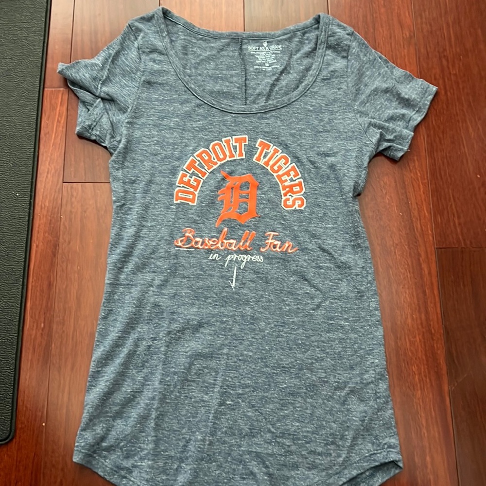 Maternity MLB Detroit tigers shirt size‎ small